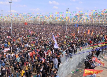 Hundreds of thousands in Newroz celebration in Diyarbakır