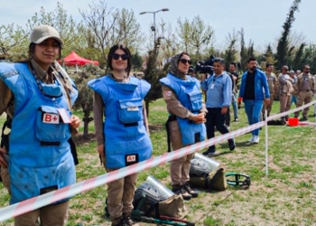 Women work in mine clearance teams in Iraqi Kurdistan
