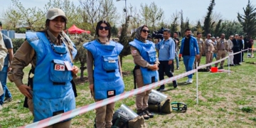 Women work in mine clearance teams in Iraqi Kurdistan
