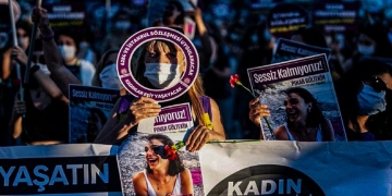 Turkey moves to shut down women’s rights platform