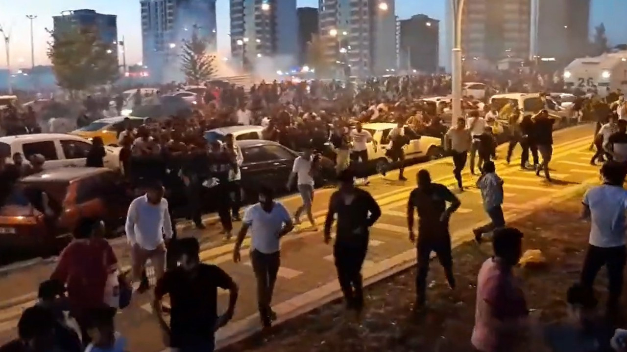 Turkish police use water cannon and pepper gas against Kurdish football fans