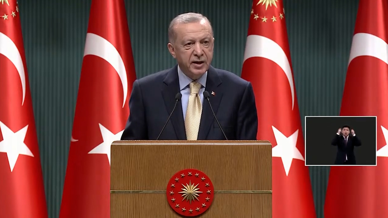 Turkish president renews threats to invade Syria