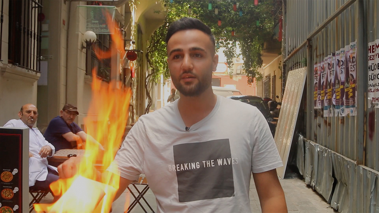 Turkey: Kurdish musician burns permission documents in protest after new ban