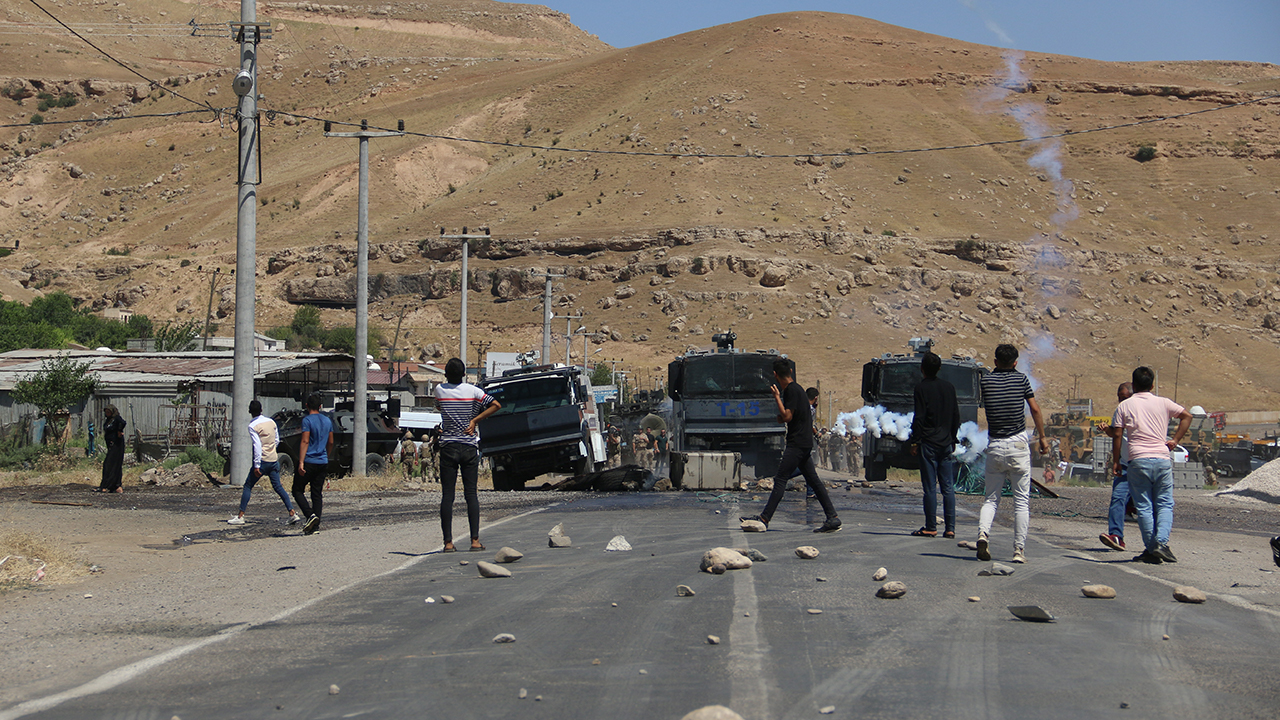 Turkish troops attack villagers who protest against installation of electric metres on poles
