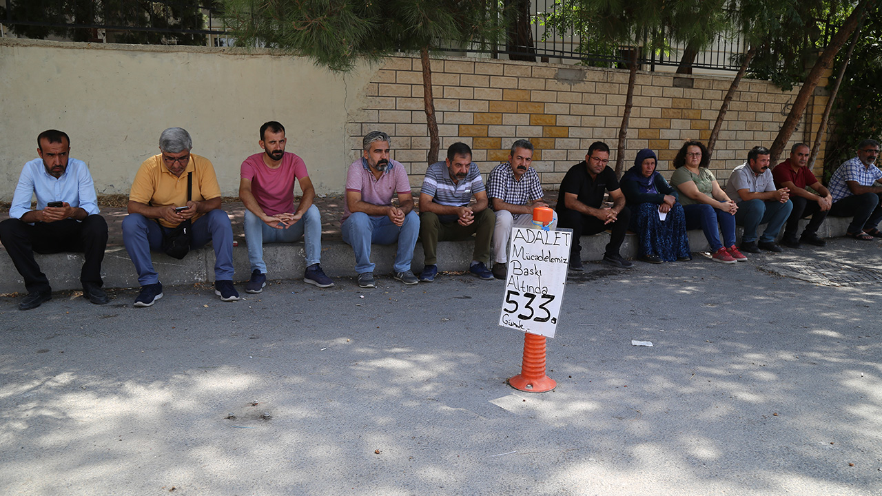 Trade unionists visit Kurdish family’s justice vigil on day 533