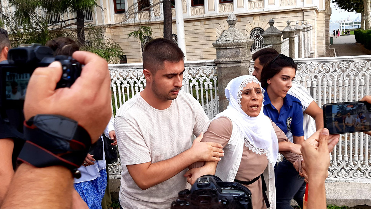 Turkish police assault Kurdish mothers calling for peace
