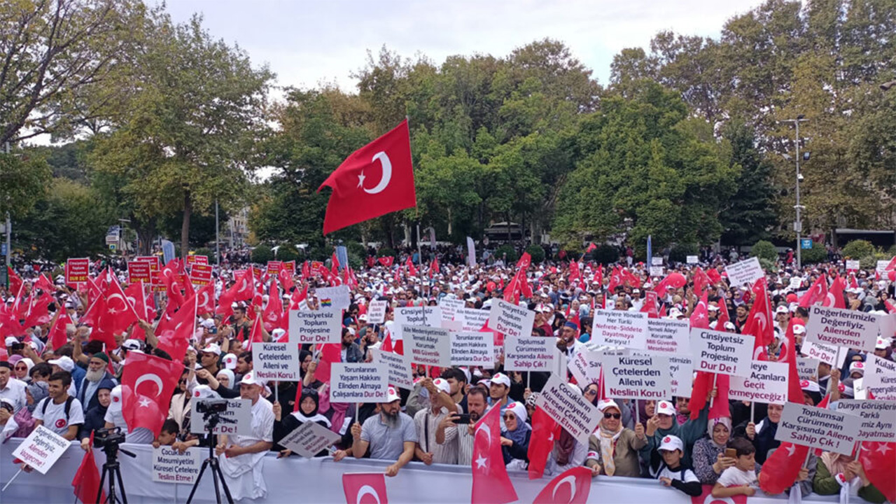 Homophobic hate march in Istanbul threatens ‘war against LGBTI+ people’