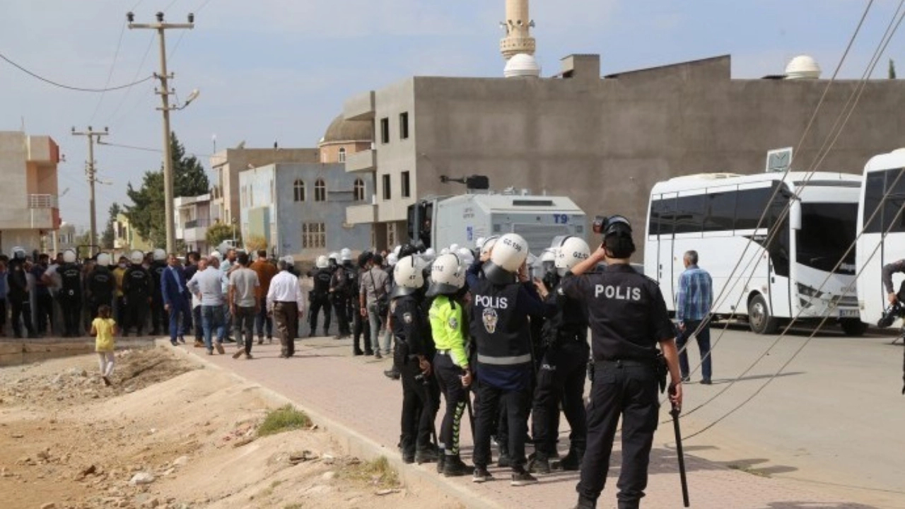Four injured in clashes as Turkish riot police accompany energy company repairs