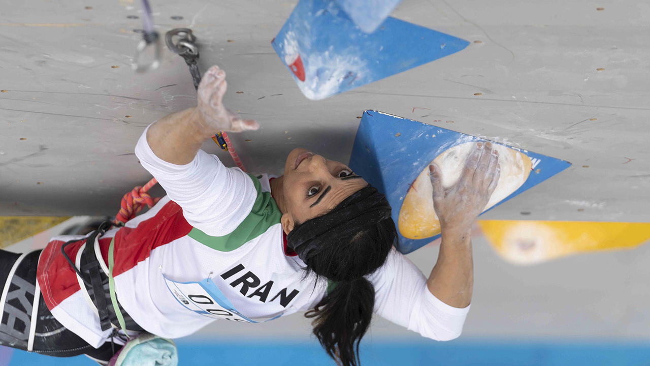 Iranian climber returns to Tehran to hero’s welcome