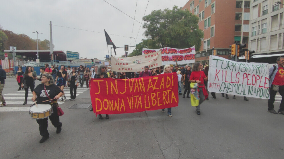 Italy protesters march to support Kurds