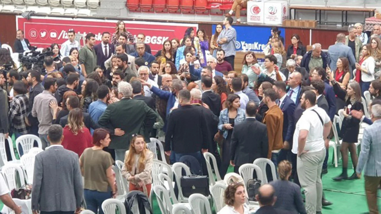 Turkish lawyers display racist reaction to Kurdish slogan of Iran protests