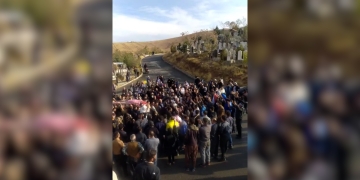 Iranian forces open fire on Kurdish mourners in Mahabad
