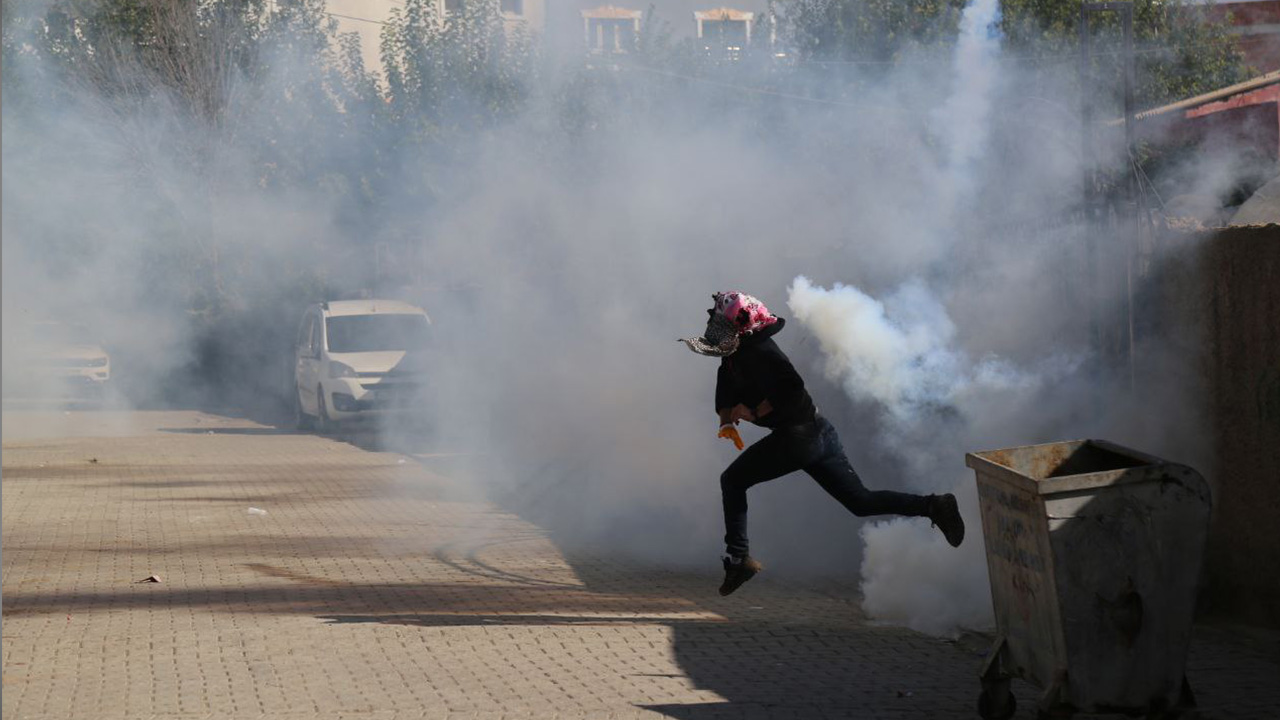 Turkish military attacks protestors marching against chemical weapons use
