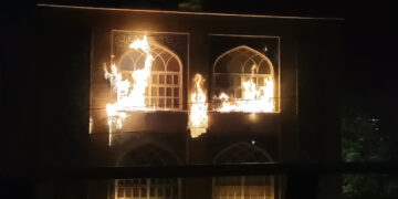 Protesters set fire to the home of Iranian Revolution leader Khomeini