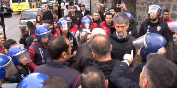 Turkish police detains two people in protests against Öcalan’s isolation