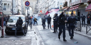Kurdish protestors gather in Paris to protest deadly attack