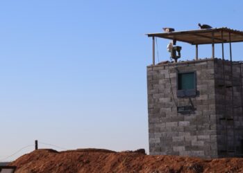 Turkish military makes preparations on border with northeast Syria