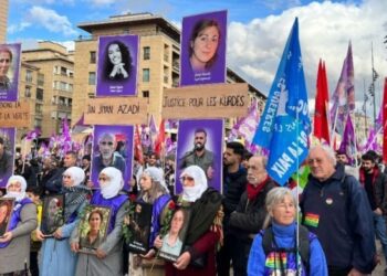 Tens of thousands protest in Paris against killings of Kurds