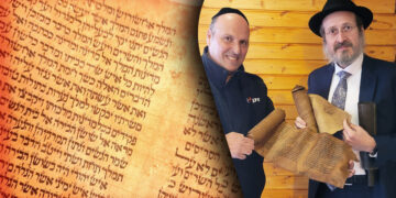 Earthquake: Israeli rescue team salvages artefact from rubble of synagogue