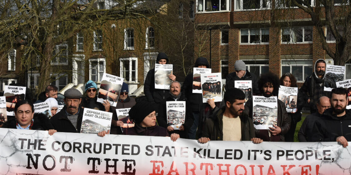 Kurdish, Turkish diaspora protest against Turkish government’s failing post-quake response