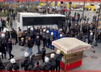 Turkish police attack left-wing party members at Red Crescent scandal protest