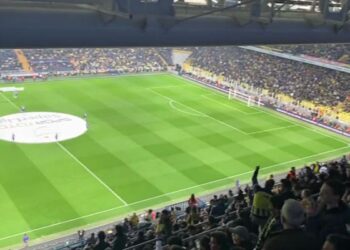 Fans’ outrage against government over earthquake marks Turkish giant Fenerbahçe’s match