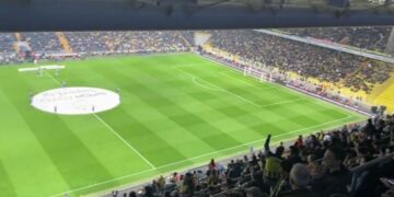 Fans’ outrage against government over earthquake marks Turkish giant Fenerbahçe’s match