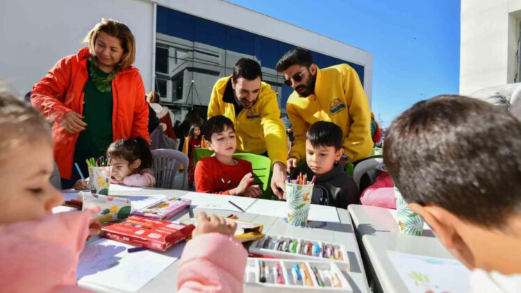 Missing quake-children assumed to be in hospitals: Turkish Family Minister