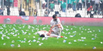 Posters symbolising Turkey’s extrajudicial killings and abductions displayed during tense Amedspor-Bursaspor match