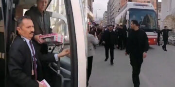 Erdoğan throws toys to earthquake survivors, calls elections “a critical juncture”