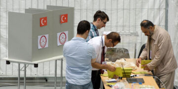 Turkish expats turn out in high numbers to vote in upcoming elections