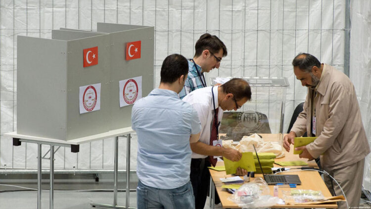 Turkish expats turn out in high numbers to vote in upcoming elections