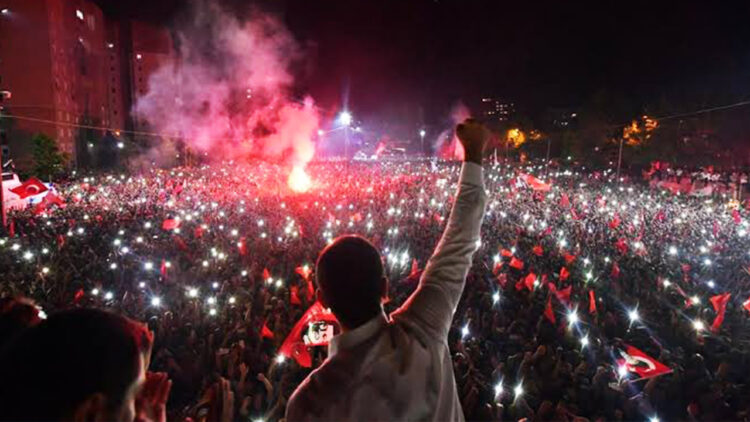 Voters greet Istanbul mayor at airport after mob attack in east Turkey