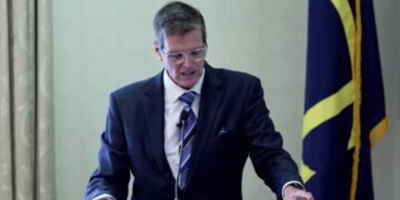 General Votel: US must urgently seek political settlement for Kurds