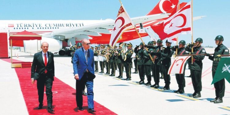 Ο Τούρκος πρόεδρος υπαινίσσεται φιλοδοξίες για την κατεχόμενη βόρεια Κύπρο με νέο τερματικό αεροδρομίου