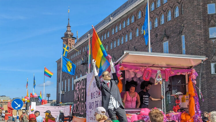 Erdoğan effigy resurfaces with rainbow flag at Stockholm Pride, Turkey condemns ‘heinous act’