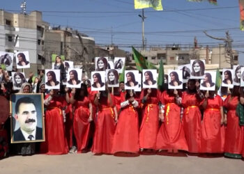 Syrian Kurdish women stand in solidarity with Iranian sisters