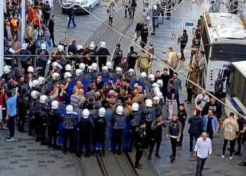 Defying court rulings, Turkish authorities once again detain Saturday Mothers, other protesters