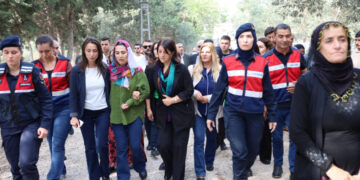Jailed ex-HDP co-chair Figen Yüksekdağ attends brother’s funeral on furlough