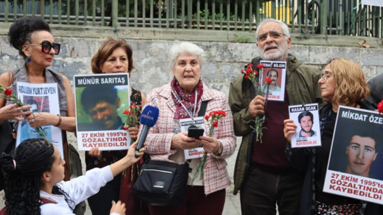 Turkey: Saturday Mothers finally get to hold vigil in Galatasaray Square