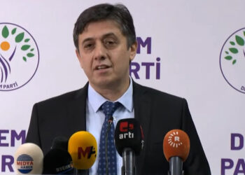 Election engineering in Turkey: Manipulation by mobile voters