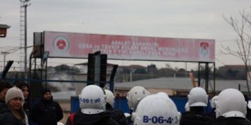 Families of Kurdish political prisoners demanding freedom for Öcalan arrested in Turkey
