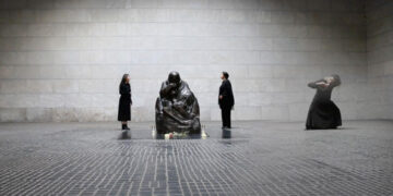 Kurdish artists stage anti-war performance at Berlin’s Neu Wache