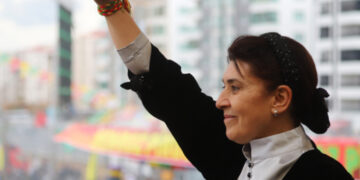 Leyla Zana calls for peace, political autonomy at historic Newroz celebrations in Diyarbakır