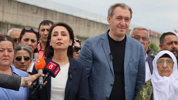 DEM Party leaders visit jailed politician Figen Yüksekdağ, decry punishment of anti-ISIS solidarity