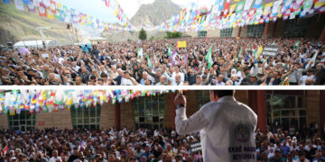 Tens of thousands of people from across Turkey demonstrate in Hakkari
