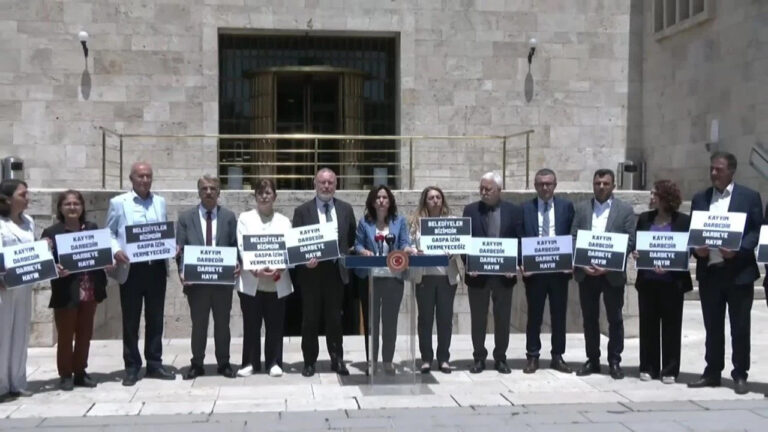 ‘Trusteeship is a coup’: Protests in solidarity with Hakkari held in Ankara and Istanbul
