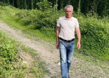 Veteran Kurdish journalist Serdar Karakoç thanks supporters after release on bail