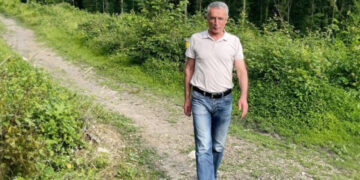 Veteran Kurdish journalist Serdar Karakoç thanks supporters after release on bail
