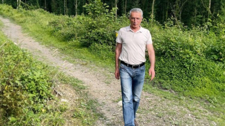 Veteran Kurdish journalist Serdar Karakoç thanks supporters after release on bail